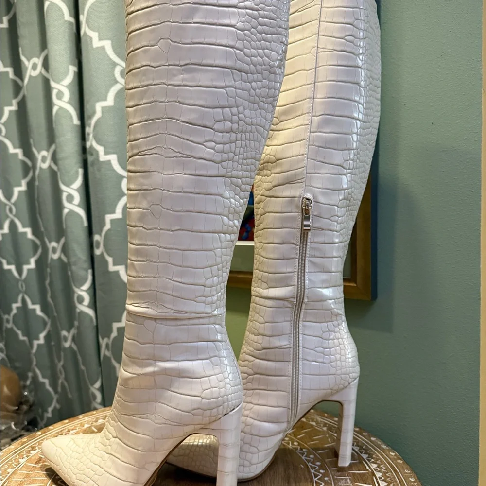 Rasana by Billini - Cream Croc Embossed Knee High Boots- Size 9 - Picture 4 of 17